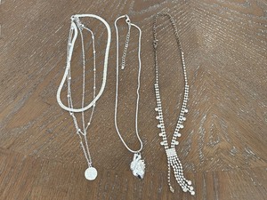 lot 32 image: Assorted Jewelry