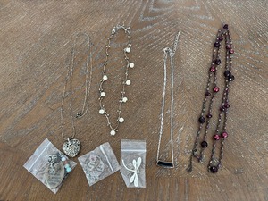 lot 35 image: Assorted Jewelry