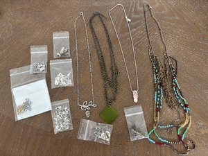 lot 36 image: Assorted Jewelry