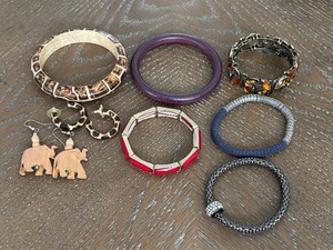 lot 39 image: Assorted Jewelry