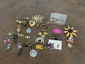 lot 45 image: Assorted Jewelry