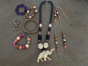 lot 58 image: Assorted Jewelry