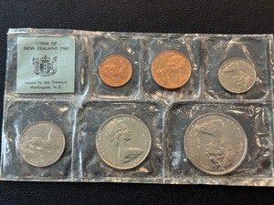 lot 109 image: 1968 New Zealand Mint Set
