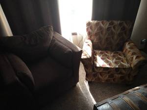 lot 4 image: (2) Large Plush Chairs