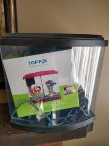 lot 6 image: Small Topfin Aquarium