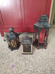 lot 16 image: (3) Decorative Lanterns