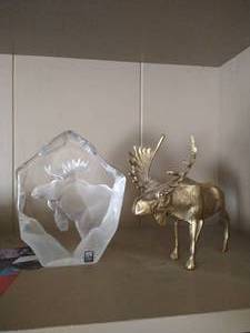lot 29 image: Brass Moose & Glass Moose Etching Paperweight
