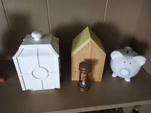 lot 33 image: Piggy Banks & Storage Box