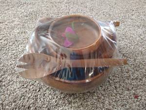 lot 35 image: Sealed Wooden Dish Set