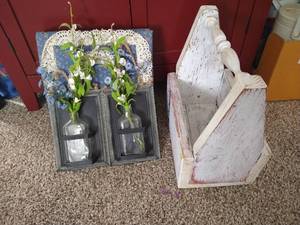 lot 38 image: Photo Album & Decor Lot