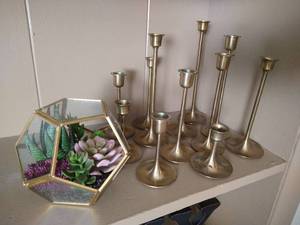 lot 42 image: (12) Brass Candlesticks & Decor