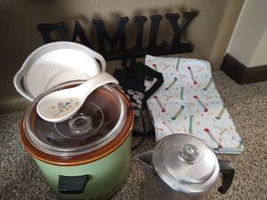 lot 43 image: Crock Pot, Coffee Percolator & Decor