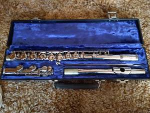 lot 48 image: Gemeinhardt Flute