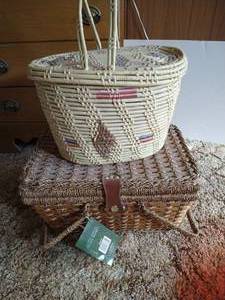 lot 58 image: Wicker Picnic Basket & Lidded Wicker Basket