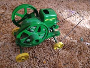 lot 85 image: John Deere Die-Cast Model E Hit & Miss Engine