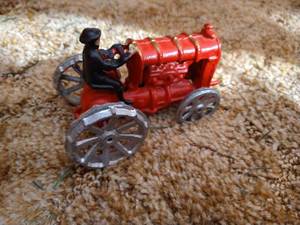 lot 86 image: Cast Iron Red Tractor