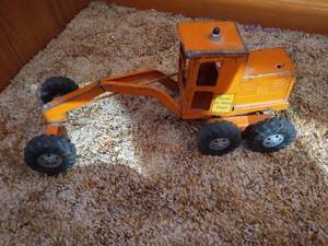 lot 87 image: Vintage Toy Metal Grader