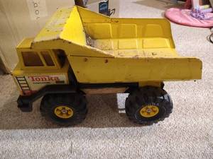 lot 95 image: Vintage Large Tonka Metal Dump Truck