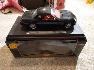 lot 98 image: 118 Scale Thunderbird Show Car Die-Cast Model