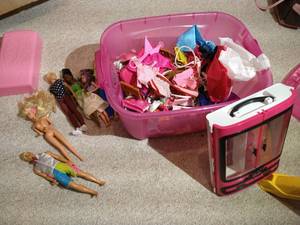lot 103 image: Barbie Lot - Dolls & Accessories