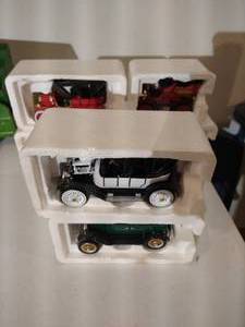 lot 109 image: (6) Die-Cast Vintage Cars