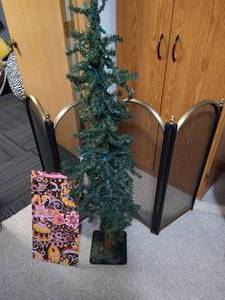 lot 130 image: Fireplace Screen, Small Tree & Magnetic Board