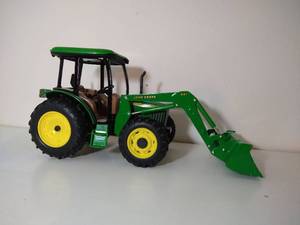 lot 143 image: John Deere 5420 Die-Cast Tractor