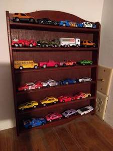 lot 149 image: Display Shelf With Hot Wheels