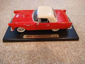 lot 152 image: 55 Ford Thunderbird Die-Cast Model