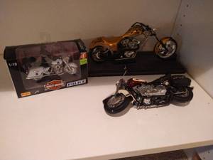 lot 158 image: (3) Die-Cast Motorcycle Models