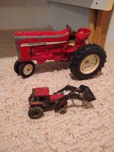 lot 159 image: (2) Die-Cast Tractors
