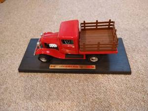 lot 160 image: 1934 Ford Pickup Die-Cast Model