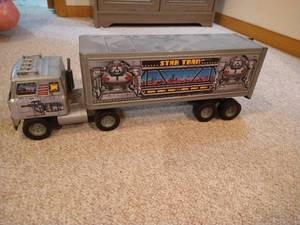 lot 161 image: Ertl Stor-Tran Die-Cast Semi Truck Model