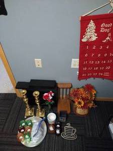 lot 176 image: Home Decor Lot