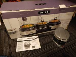lot 177 image: Triple Crock Pot & Sandwich Maker