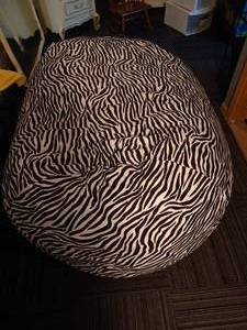 lot 186 image: Large 6 Fuf Bean Bag Lounger