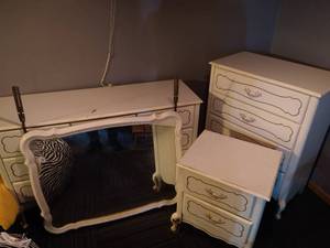 lot 187 image: Kids Furniture Set - DresserMirror, Chest, Nightstand