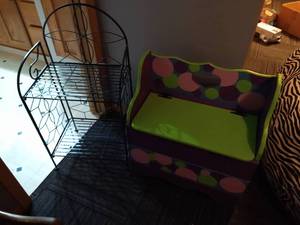 lot 191 image: Small Storage Bench & Metal Rack