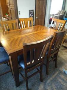 lot 202 image: Beautiful High Rise Wooden Table & (6) Chairs