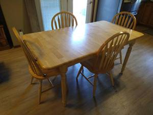lot 207 image: Dining Table & (4) Chairs