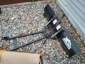 lot 212 image: 5 Wide Snowblade For ATV