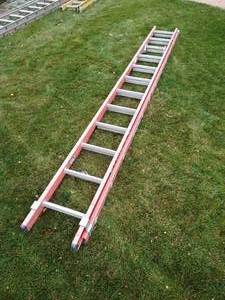 lot 213 image: 24 Keller Fiberglass Extension Ladder