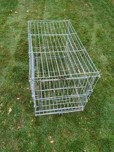 lot 219 image: Wire Kennel