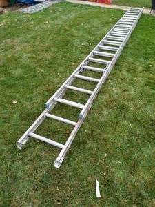 lot 223 image: 40 Aluminum Extension Ladder