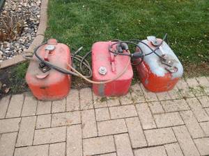 lot 229 image: (3) 6 Gallon Evinrude Boat Gas Tanks