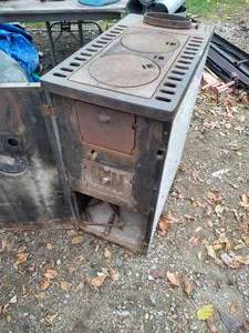 lot 237 image: Antique 2 Plate Wood Stove