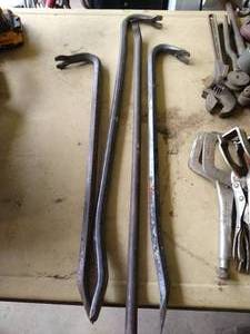 lot 260 image: (4) Crowbars - Several Sizes