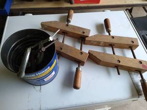 lot 281 image: Clamp Lot - (2) Wood Clamps & (15) C-Clamps