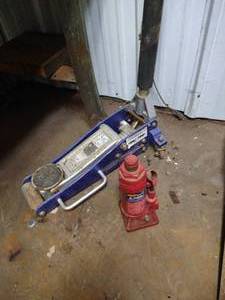lot 293 image: Floor Jack & Bottle Jack