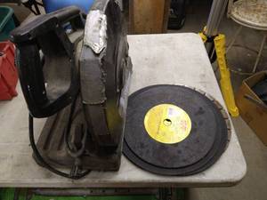 lot 308 image: Chop Saw With Several Nice Blades